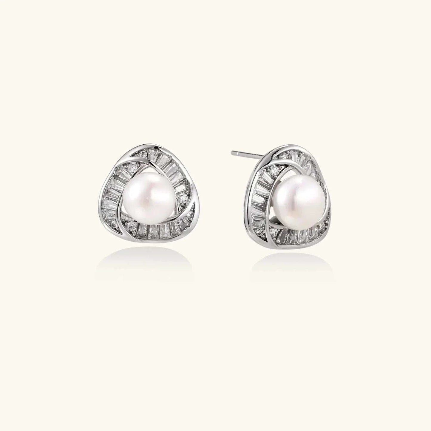 Luminous Pearl Triangles earrings with freshwater pearls and white gold plated triangular crystal design