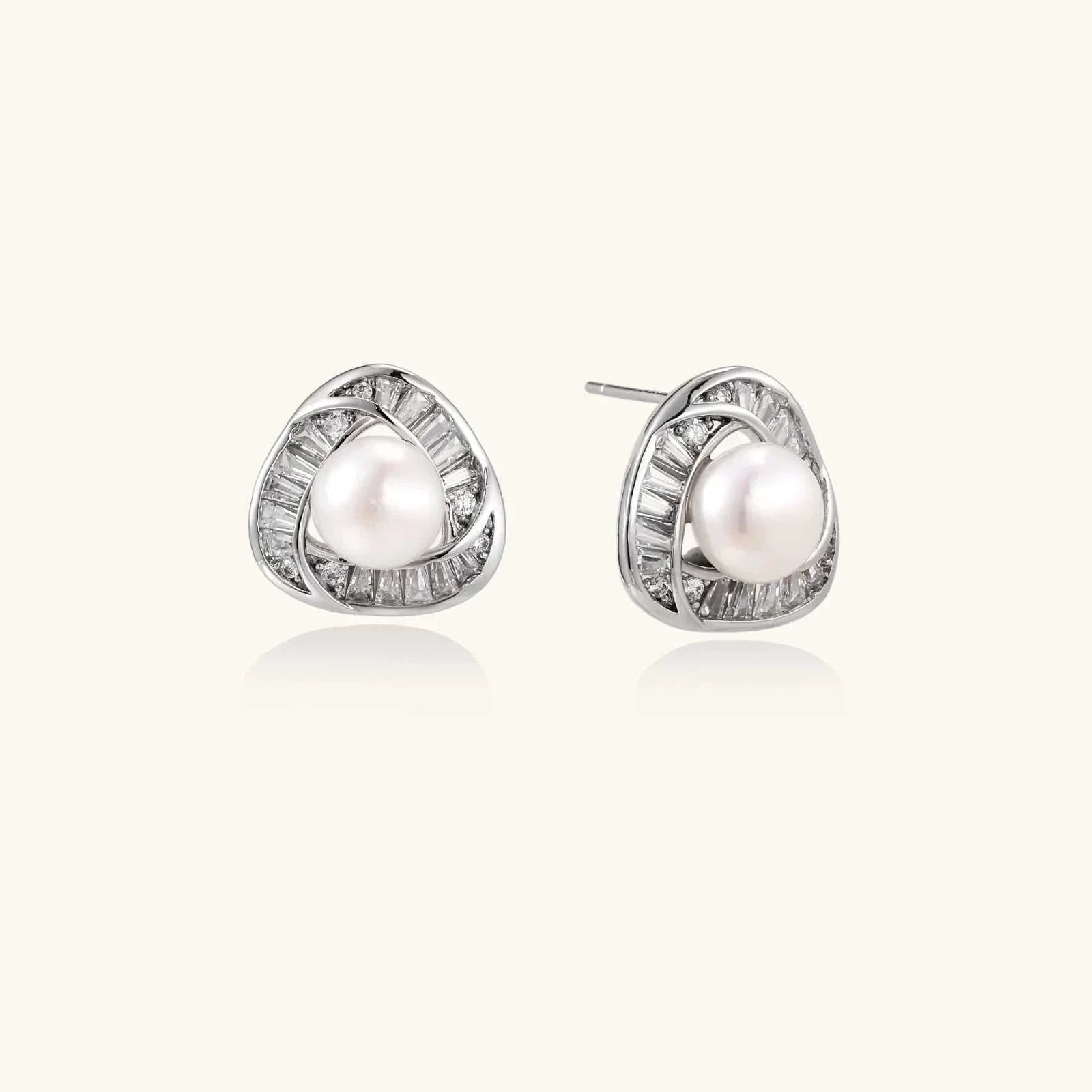 Luminous Pearl Triangles earrings with freshwater pearls and white gold plated triangular crystal design