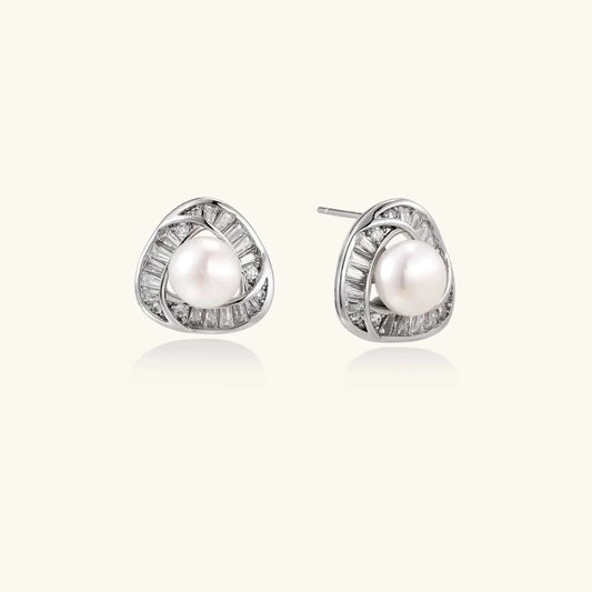 Luminous Pearl Triangles earrings with freshwater pearls and white gold plated triangular crystal design